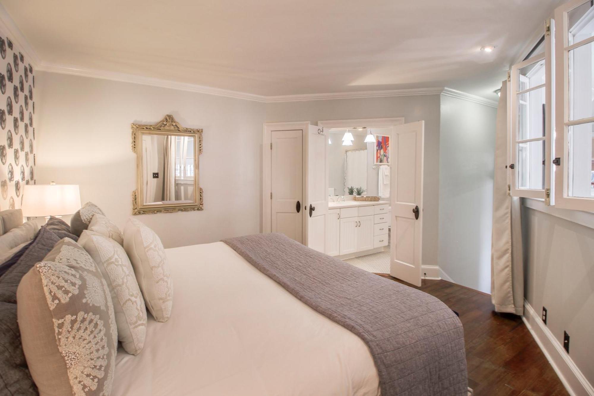 Walk To It All In Downtown, Double King Beds Savannah Eksteriør billede