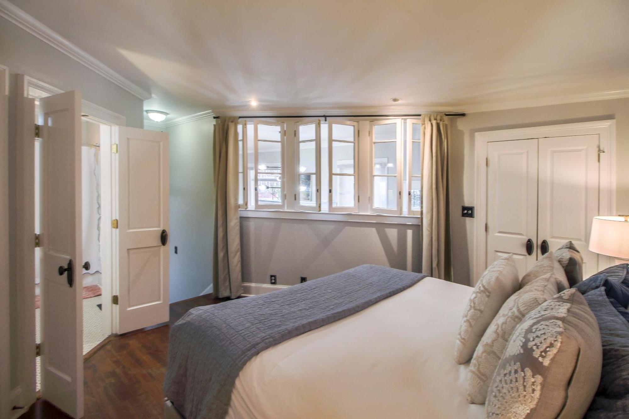 Walk To It All In Downtown, Double King Beds Savannah Eksteriør billede